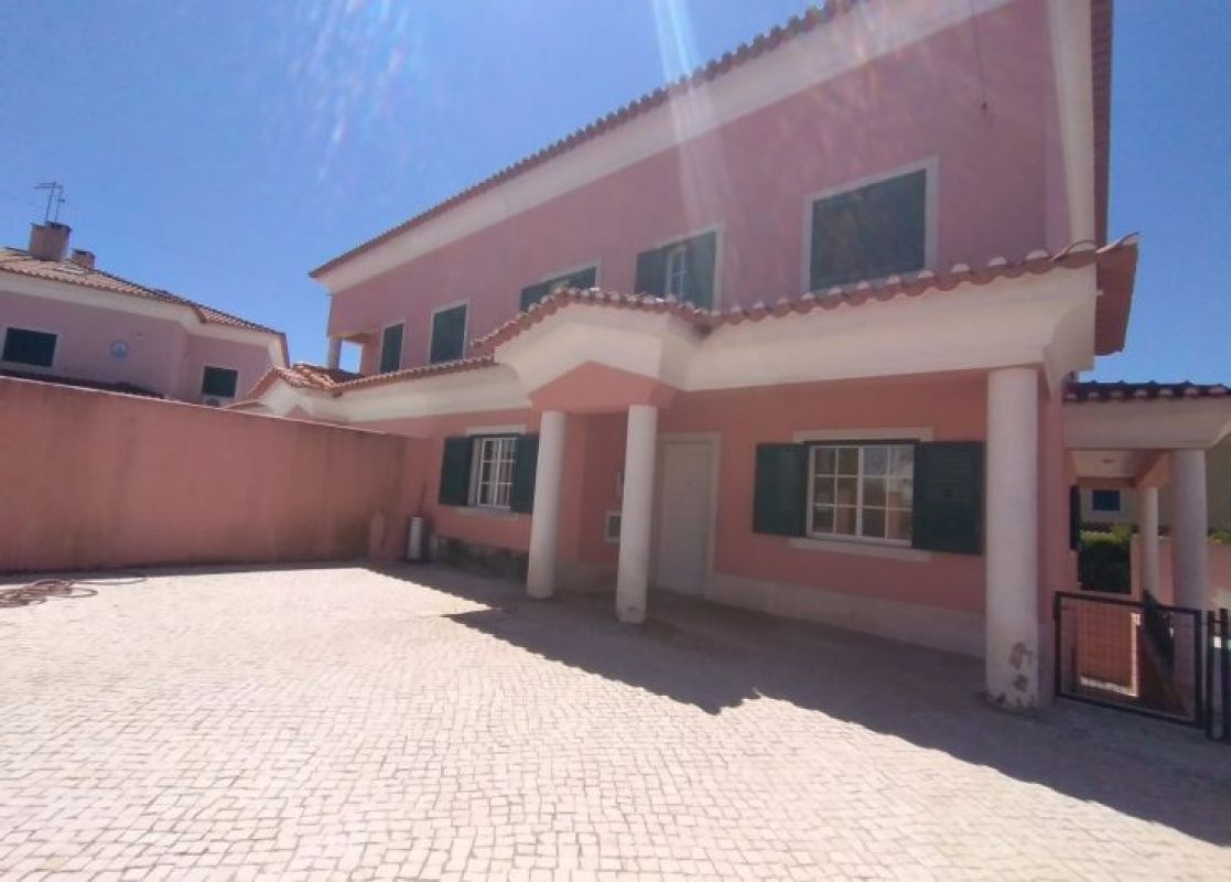 Buy villa 5+1 in prestigious Sintra area, Lisbon