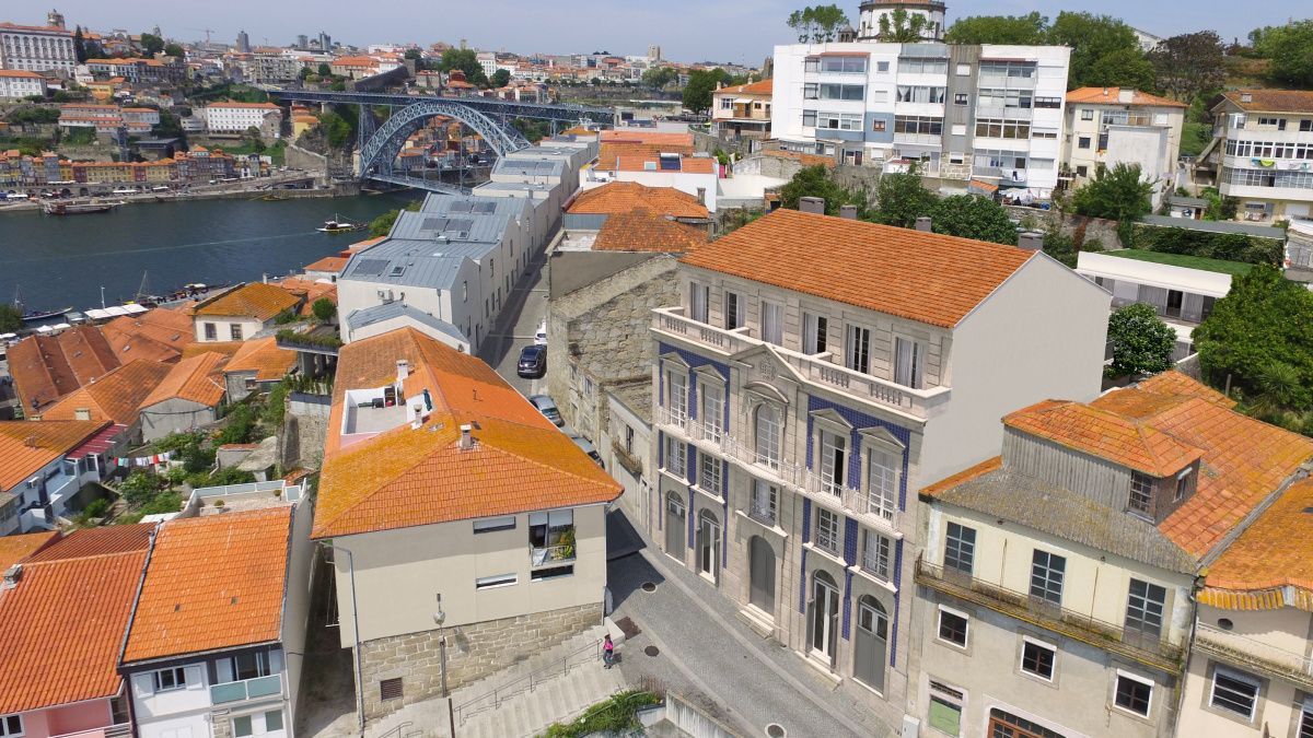 Buy spacious apartment 1+1 in Vila Nova di Gaia, Portugal