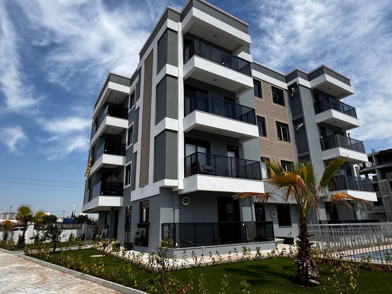 Apartamento 1+1 cerca del mar en un complejo moderno de Antalya, Turquía