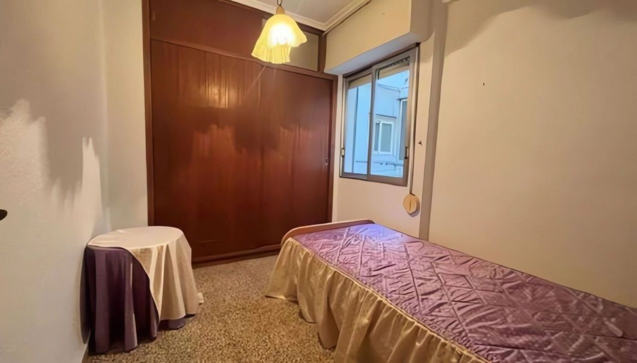 Cozy 3+1 apartment near universities in Valencia
