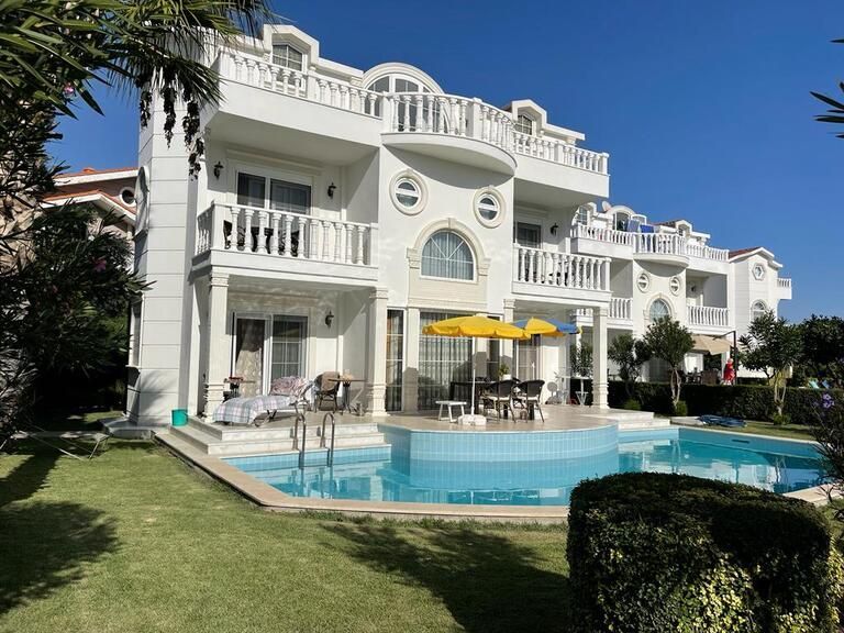 Cómoda villa 4+1 para vivir en Belek