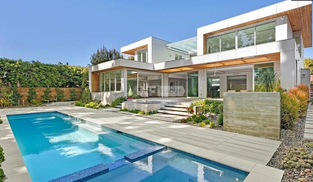 Villa near golf course in Los Angeles, USA
