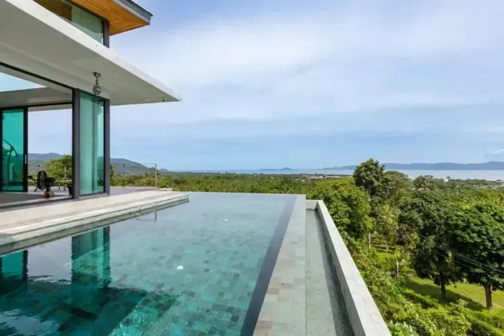 Luxury villa 150 m2 with swimming pool and spacious garden
