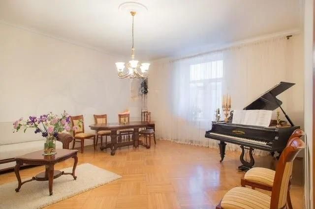 Apartment 113 m2 on Moskovsky Prospekt
