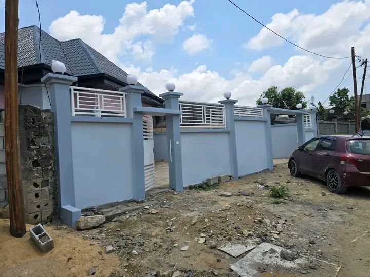 House 235 m2 with garden in Douala, Cameroon