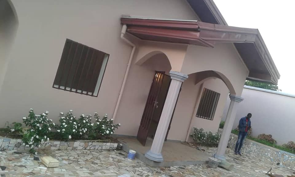 Villa 406 m2 with parking in Yaounde, Cameroon