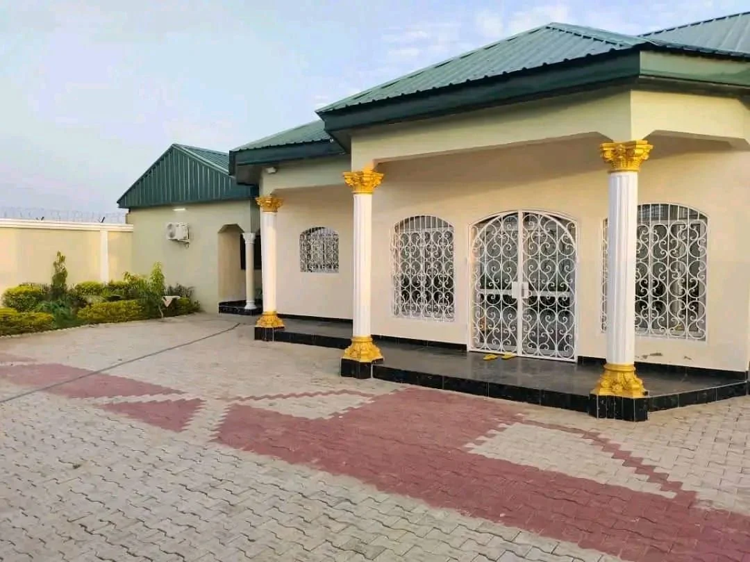 House 220 m2 with parking in Garua, Cameroon