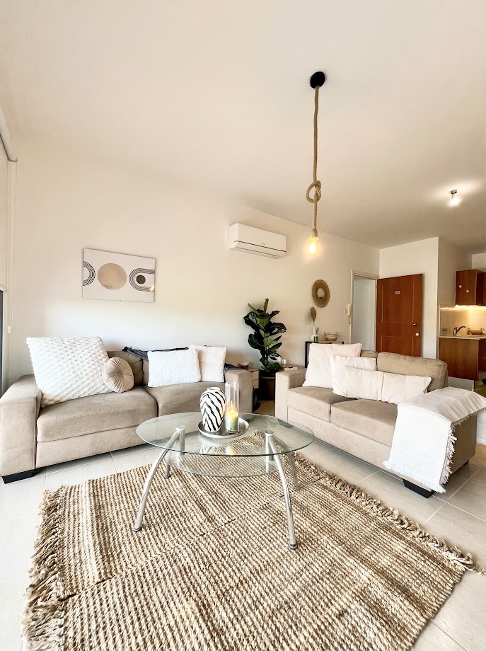 Pathos, Kıbrıs'ta park yeri bulunan 72 m2 daire