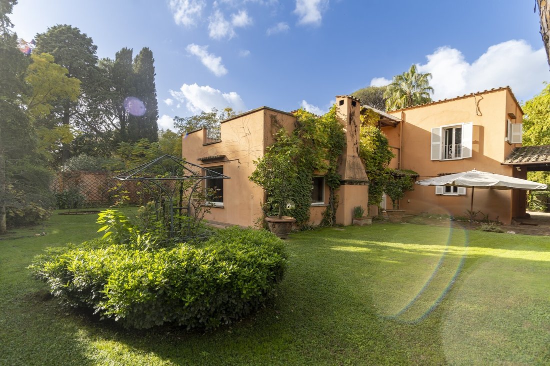 Comfortable house 7+1 in Rome, Italy
