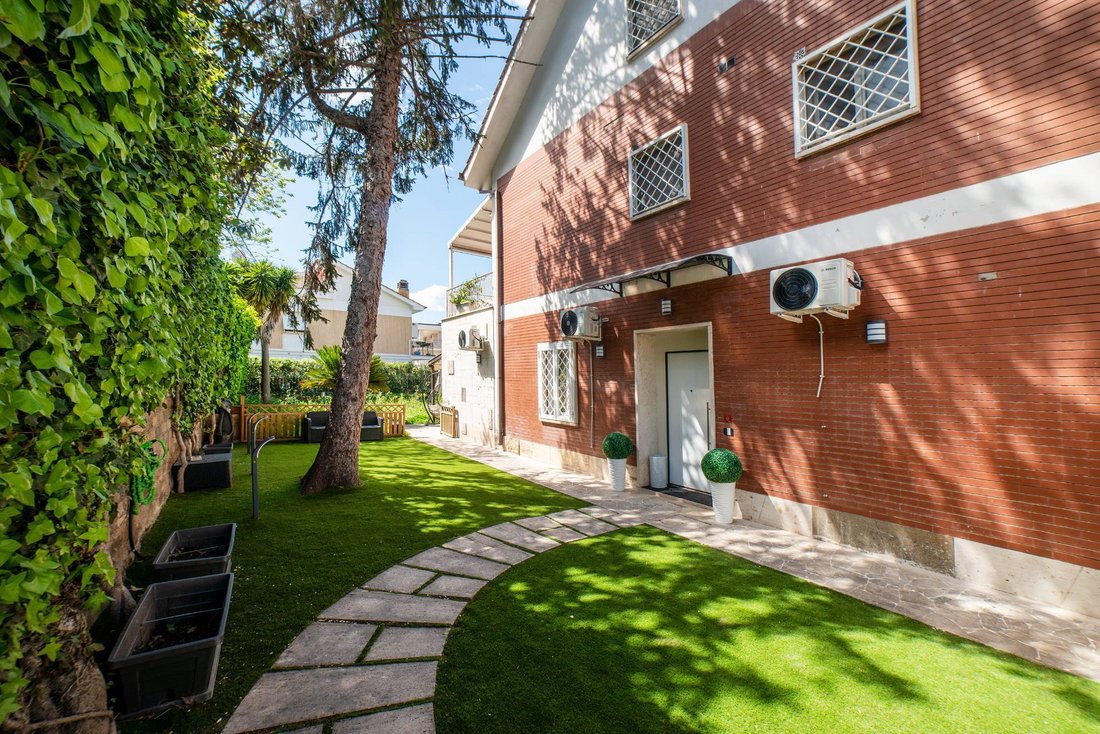 Spacious house 5+1 in Rome, Italy