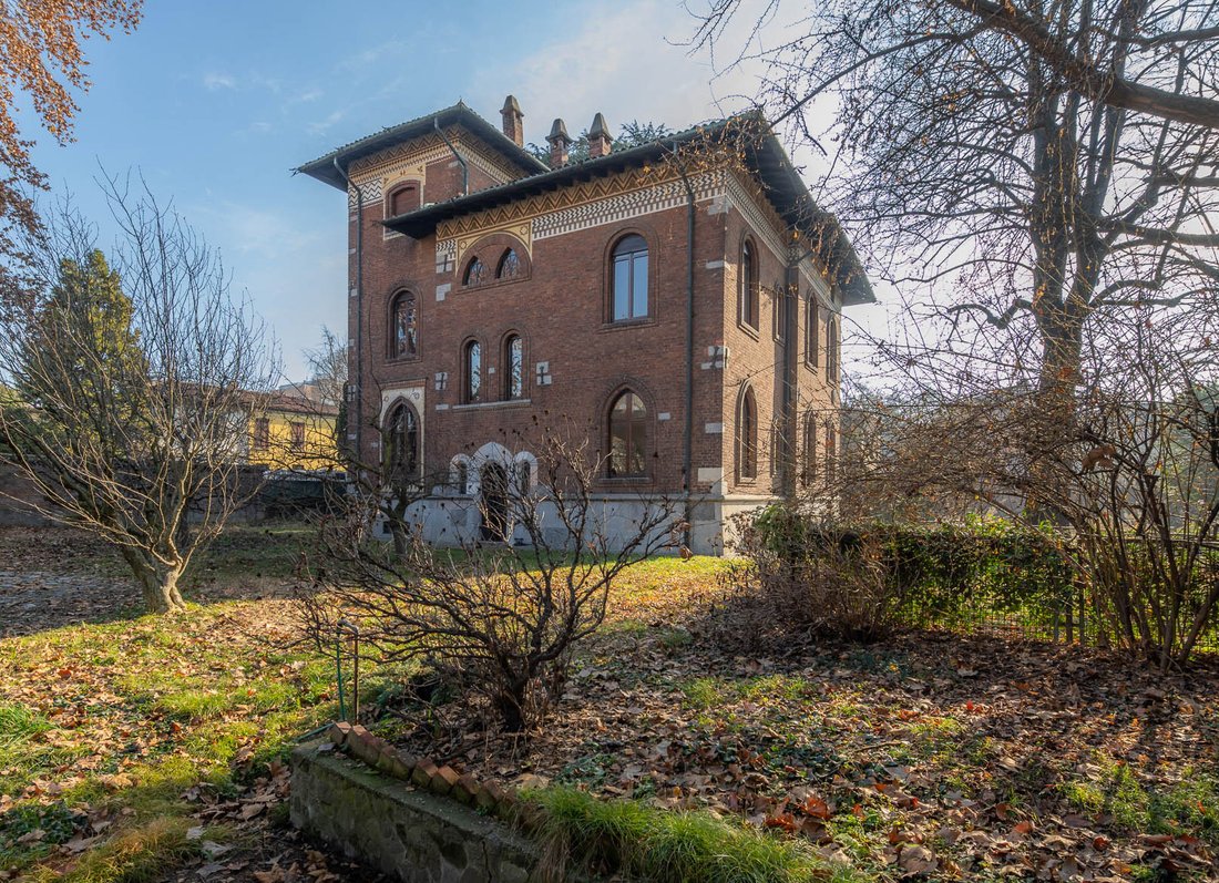 Casa cómoda 6+1 en Milán, Italia