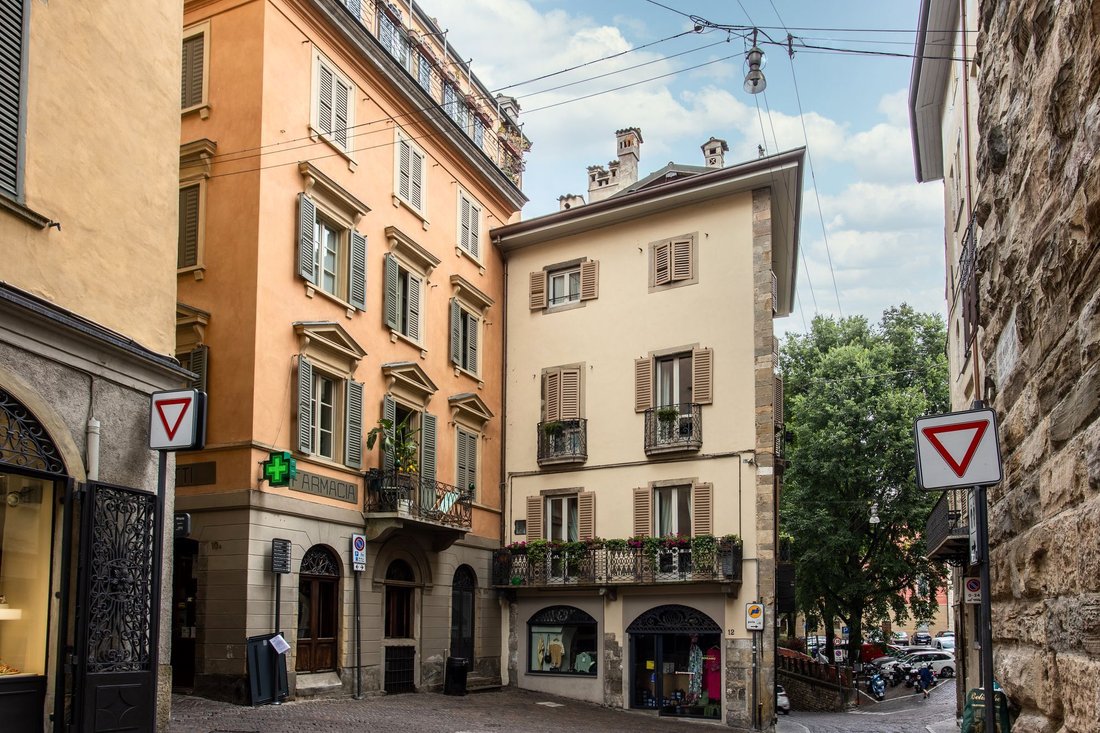 Airy apartment 2+1 in Bergamo, Italy