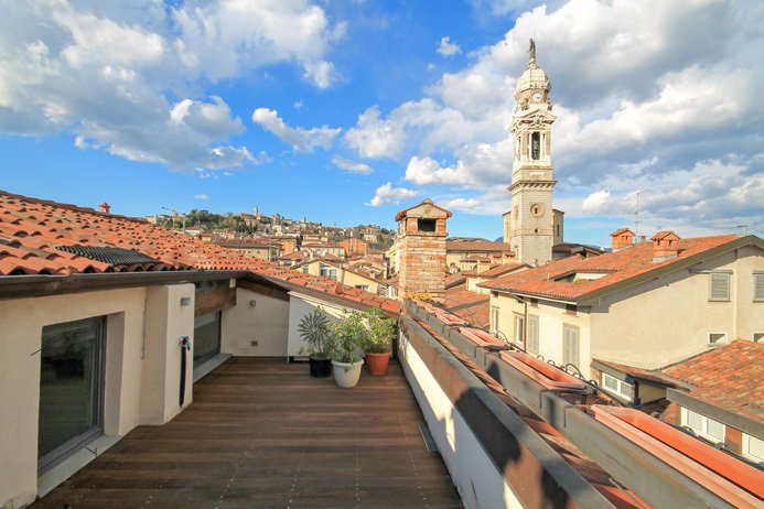 Serene penthouse 4+1 in Bergamo, Italy