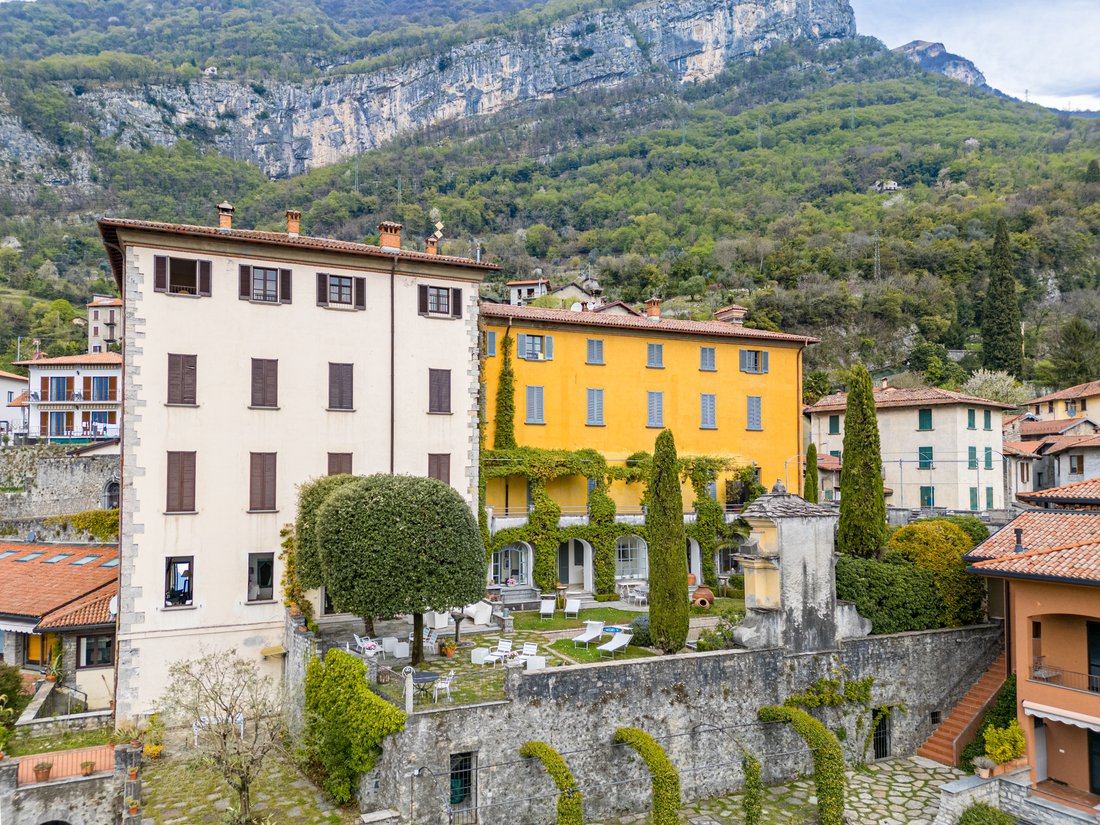 Serene apartment 4+1 in Como, Italy
