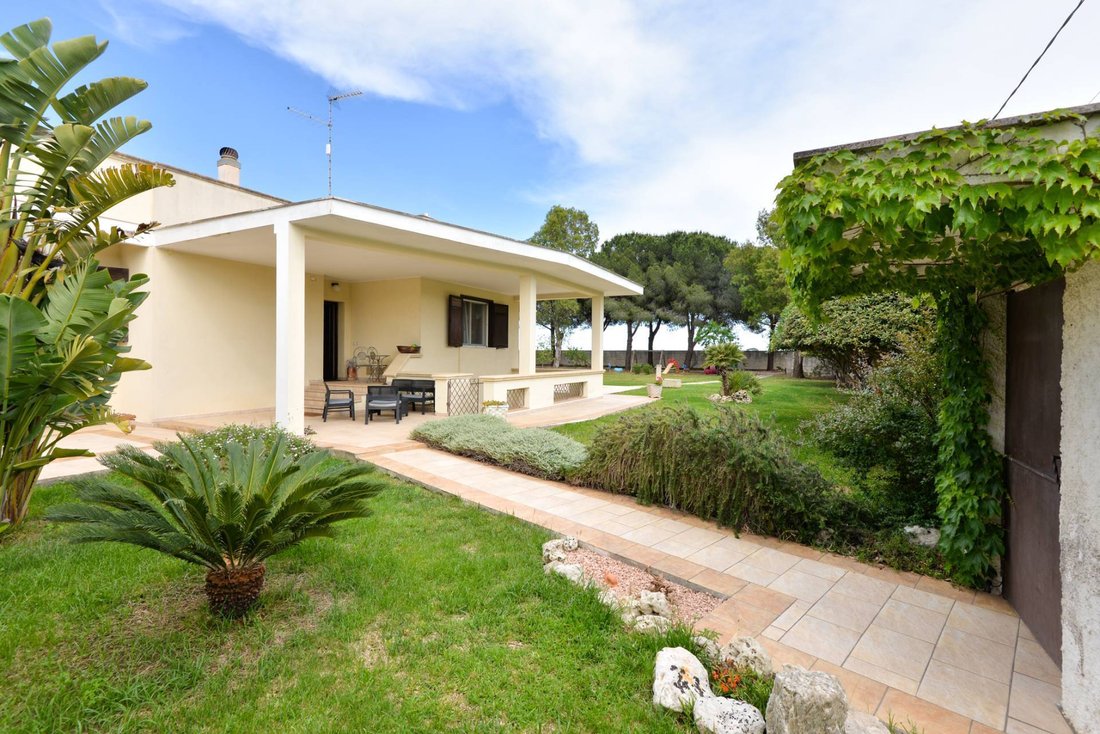 Comfortable villa 7+1 in Lecce, Italy