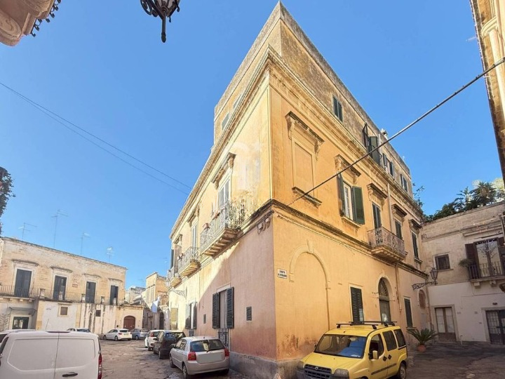 Inviting apartment 4+1 in Lecce, Italy
