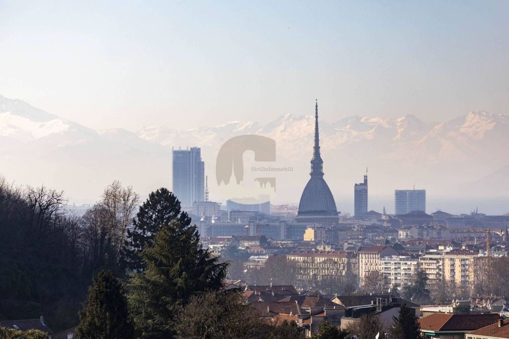 Appartement lumineux 4+1 à Turin, Italie