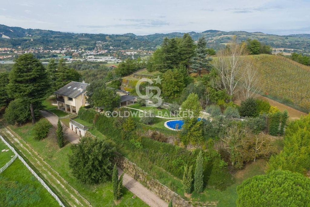 Serene villa 3+1 in Bologna, Italy