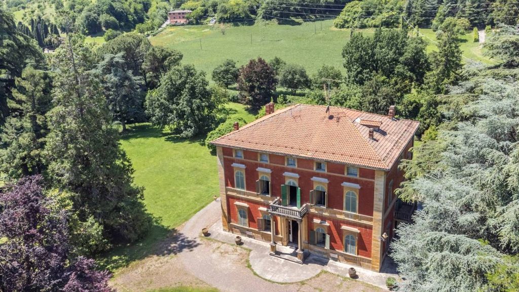 Cozy villa 11+1 in Bologna, Italy