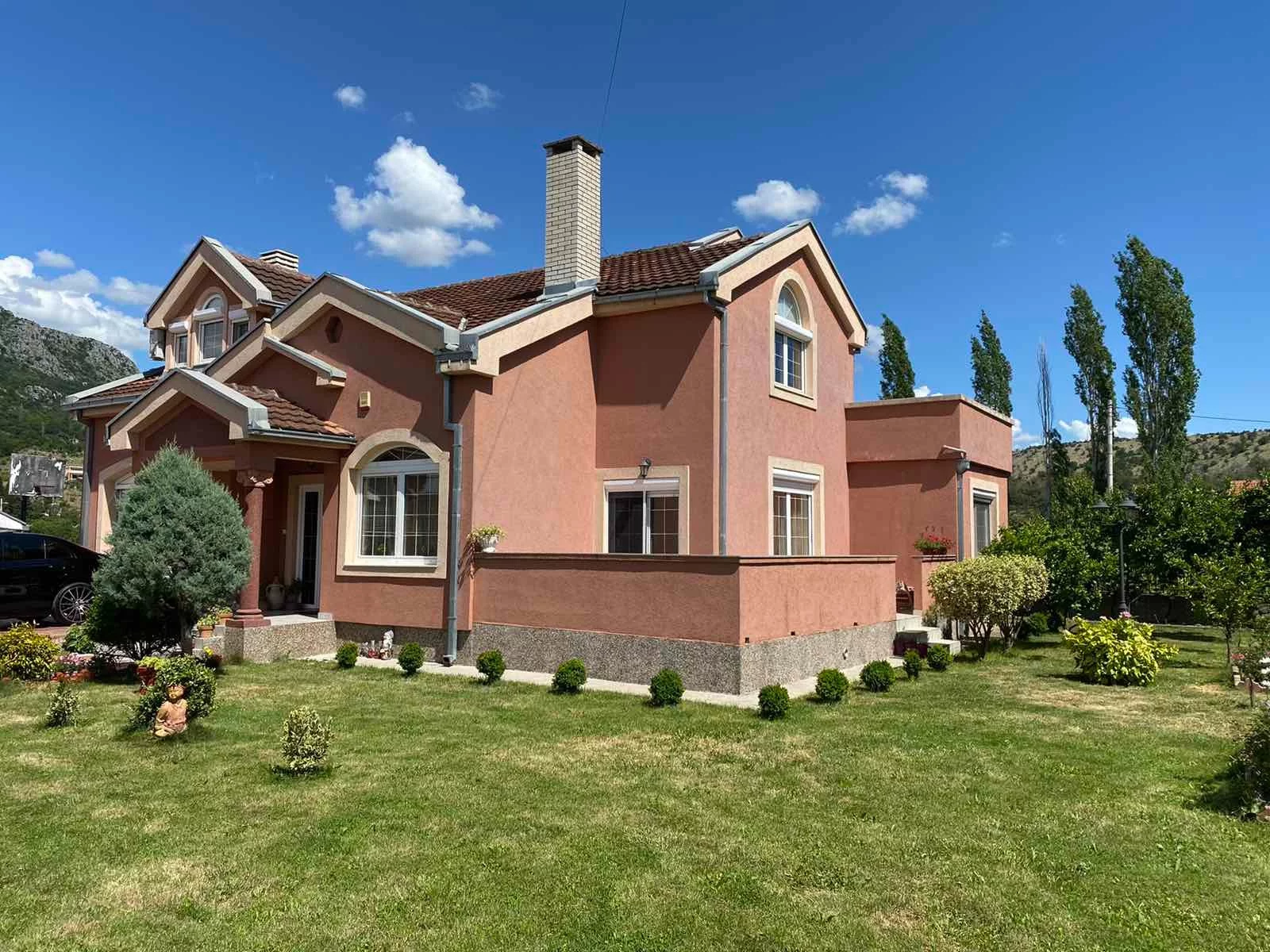Podgorica, Karadağ — güneş alan 4+1 kır evi