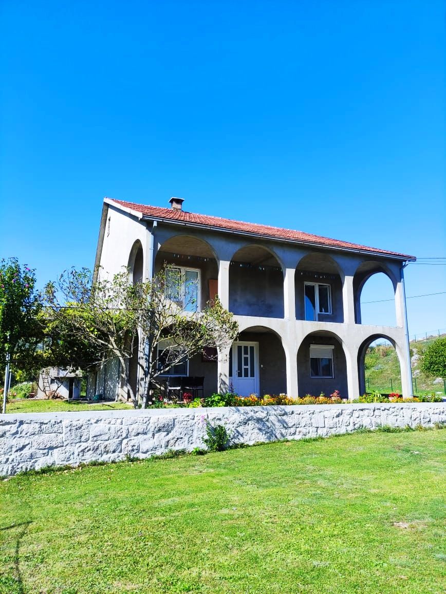 Casa luminosa 4+1 a Niksic, Montenegro