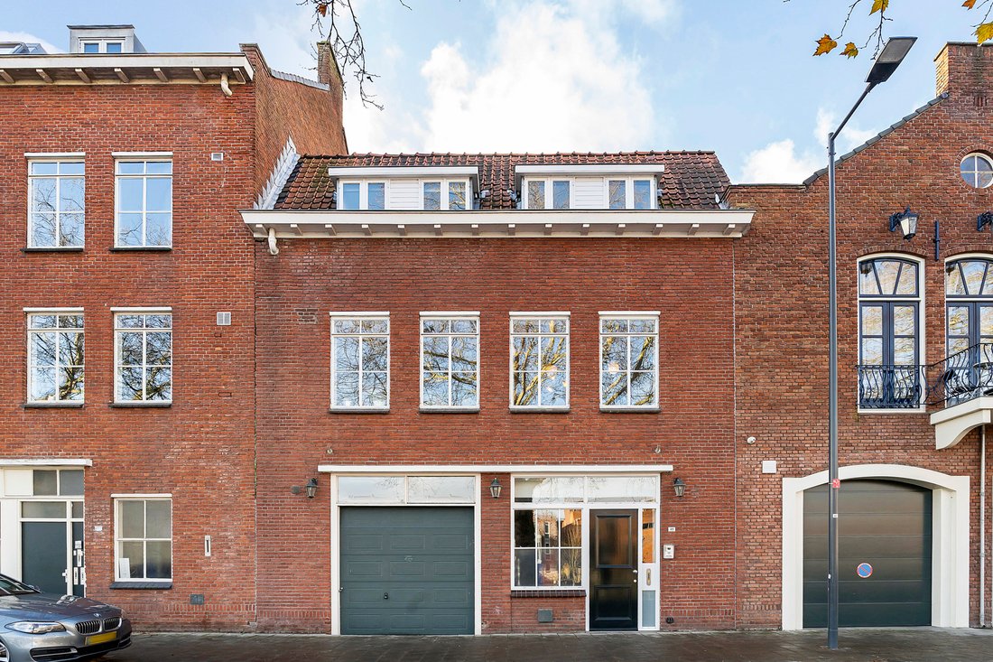 Acogedora casa adosada 3+1 en Schiedam, Países Bajos